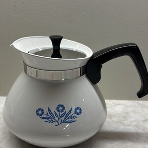 Vintage Corning-ware   6 cup Cornflower Blue Coffee/Teapot with Lid